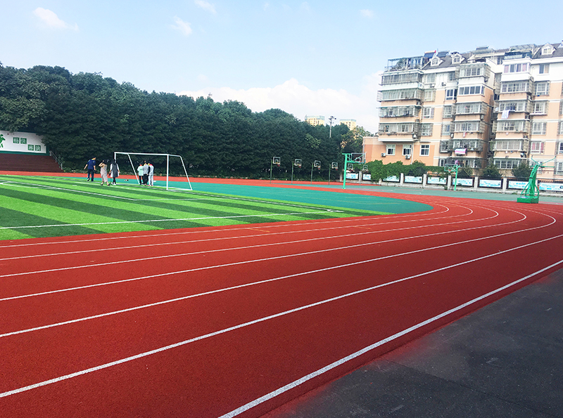 全塑型自结纹跑道